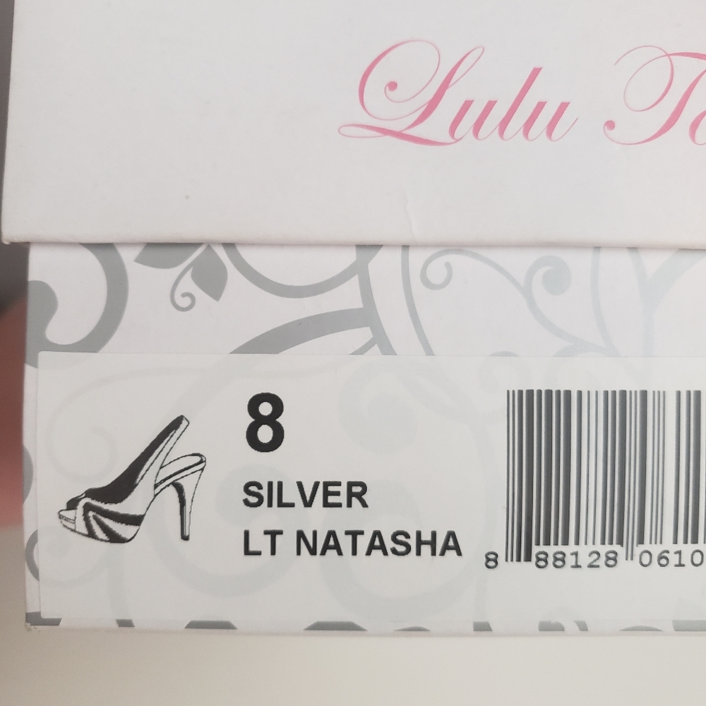 Silver Heels - Picture 5 of 8